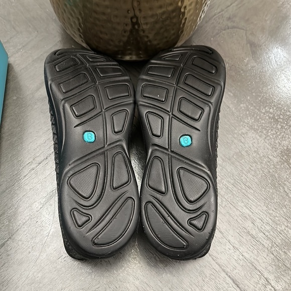 Bzees Legato Women's Slip-ons - Picture 3 of 11